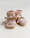 hvid-strick-baby-schuehchen-booties-aus-merinowolle-apricot